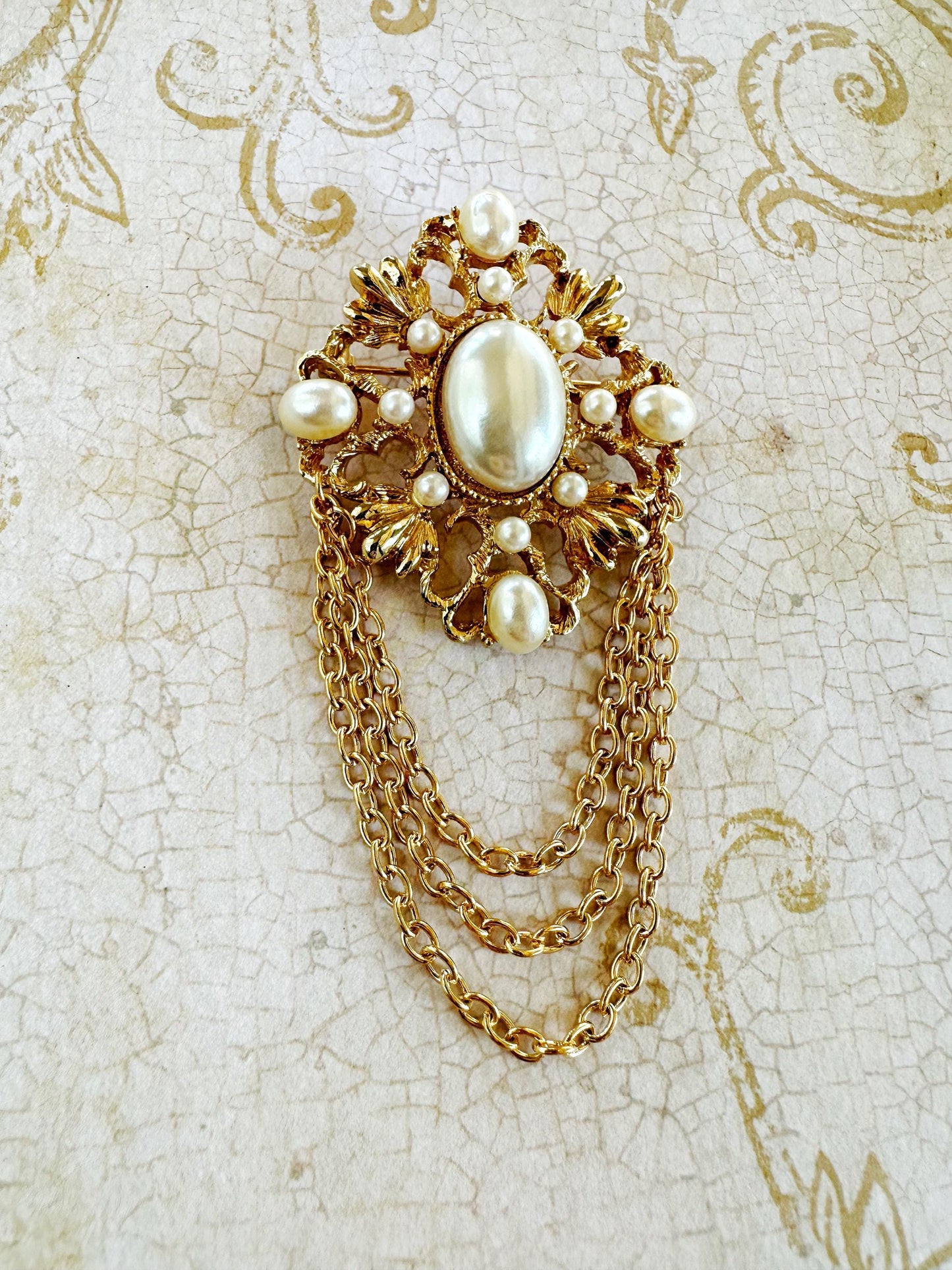 Gold & Pearls Brooch with Chains Cloak Clasp