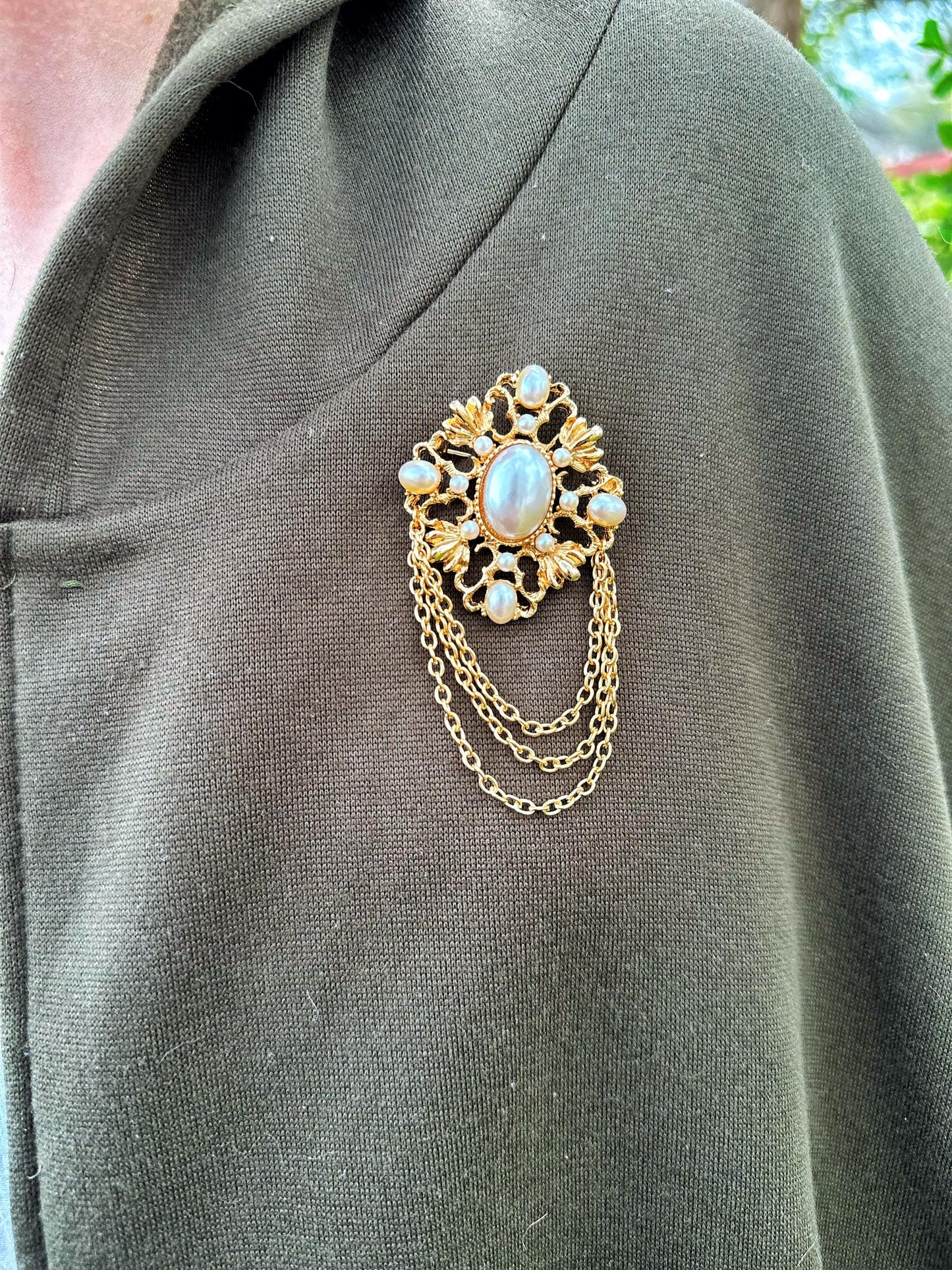 Gold & Pearls Brooch with Chains Cloak Clasp
