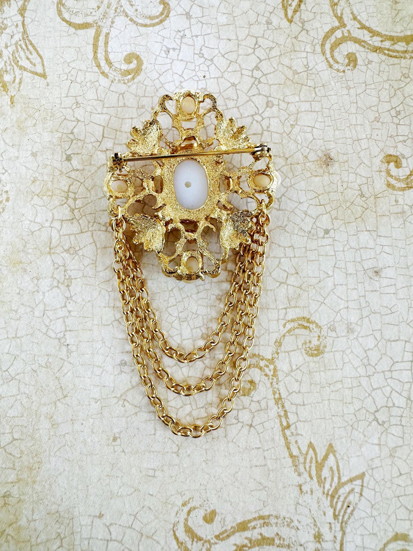 Gold & Pearls Brooch with Chains Cloak Clasp