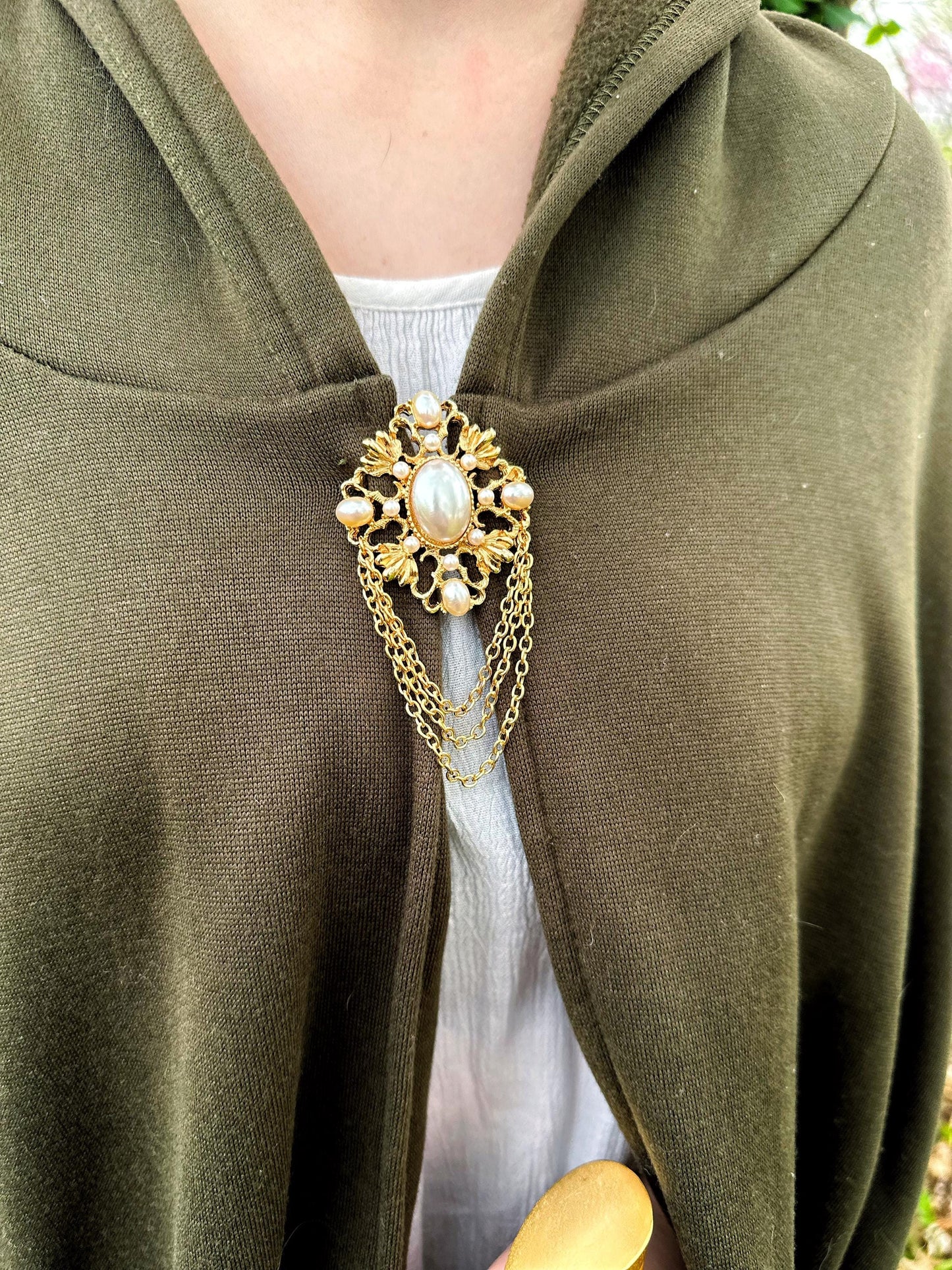 Gold & Pearls Brooch with Chains Cloak Clasp