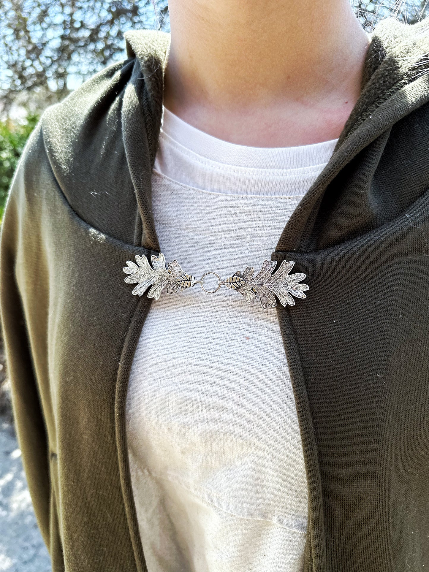 Silver Oak Leaf Cloak Clasp "Terebinth"