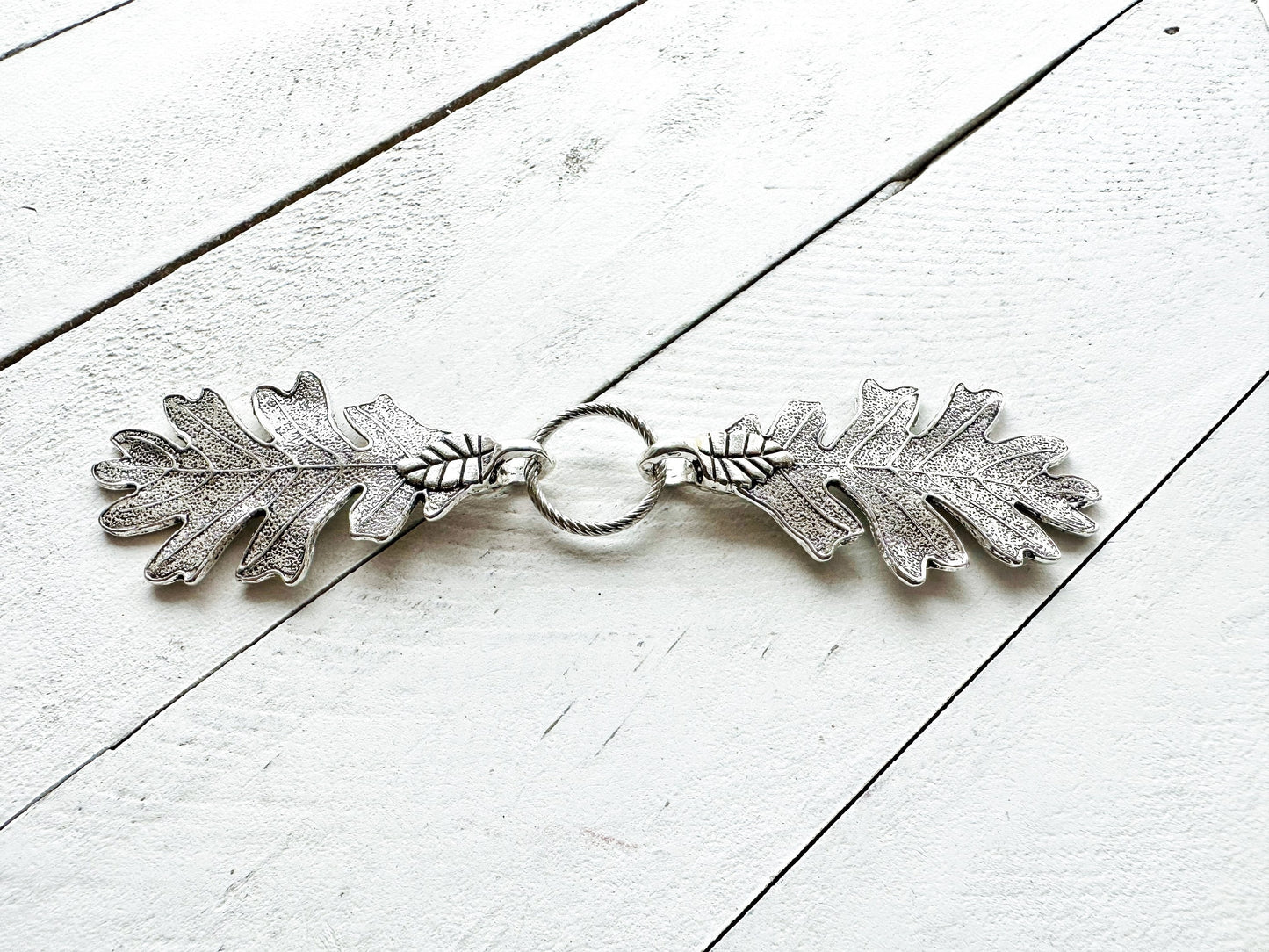 Silver Oak Leaf Cloak Clasp "Terebinth"